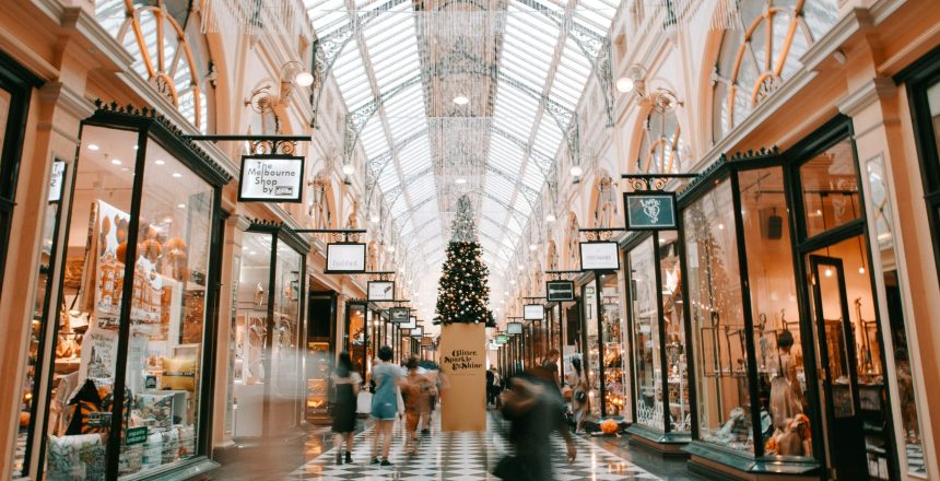 holiday shopping, mall decorated for the holidays, people doing their holiday shopping